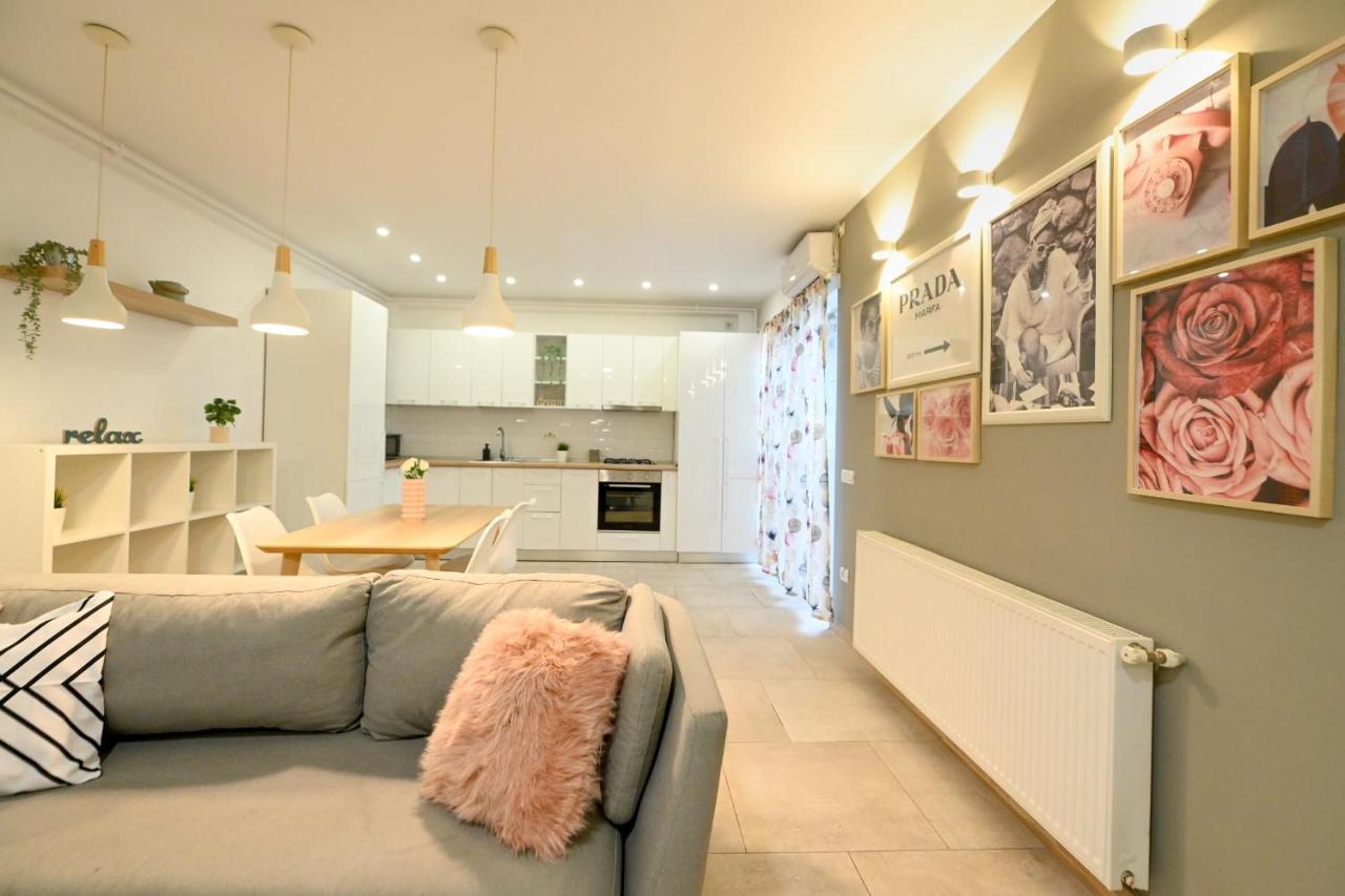 Splendid 2Br Apartment With Breathtaking Views Of Casa Poporului 布加勒斯特 外观 照片