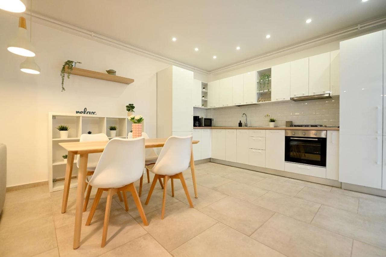 Splendid 2Br Apartment With Breathtaking Views Of Casa Poporului 布加勒斯特 外观 照片