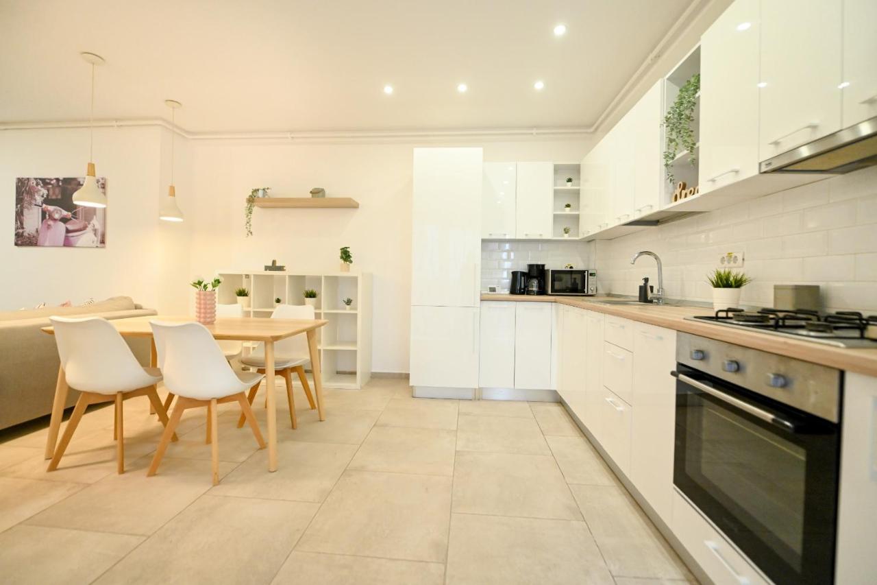 Splendid 2Br Apartment With Breathtaking Views Of Casa Poporului 布加勒斯特 外观 照片